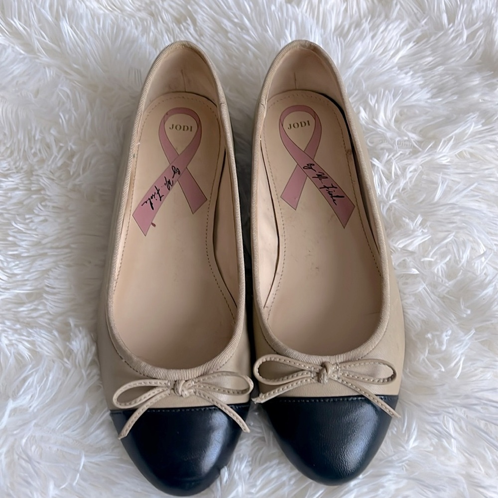 LAST CHANCE: Marc Fisher Two-Tone Beige and Black Ballet Flats - Picture 3 of 8